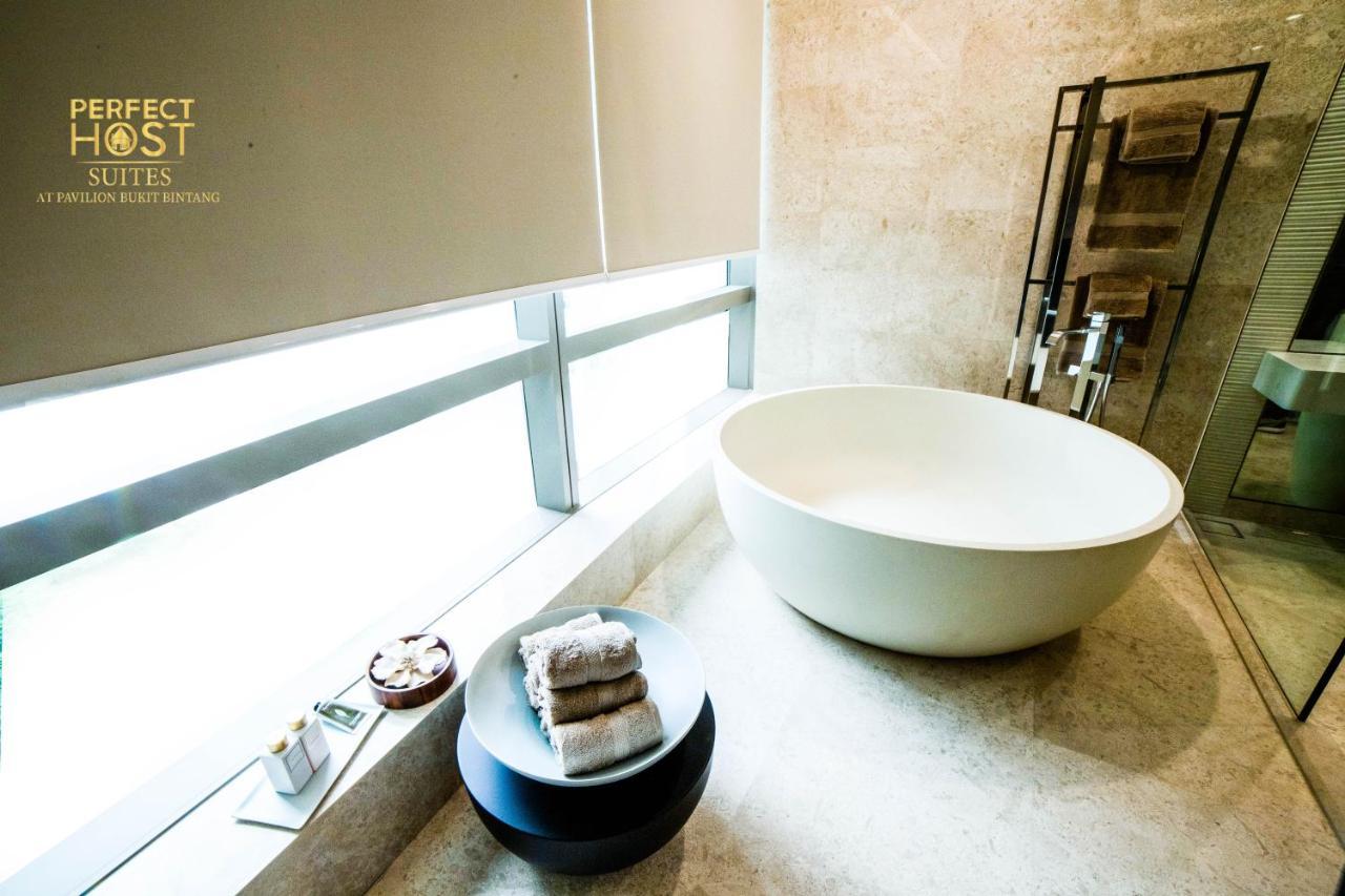كوالالمبور Ph Suites At Pavilion Bukit Bintang المظهر الخارجي الصورة Bathroom at the hotel